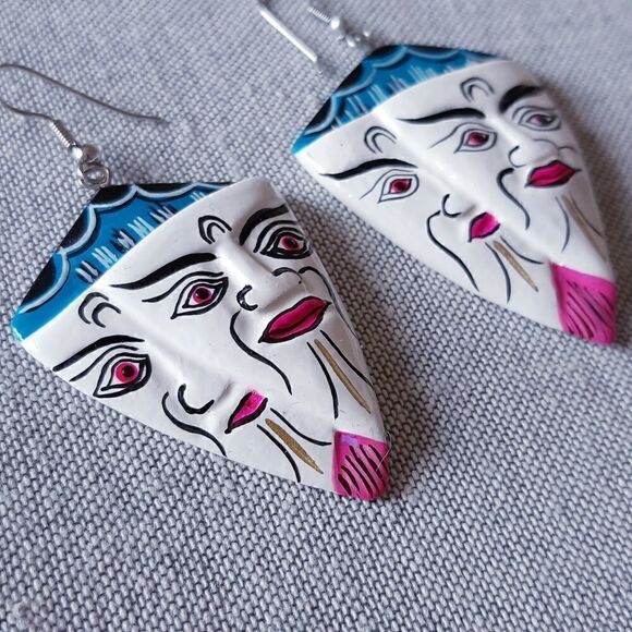 Handpainted wooden earrings - Picture 2 of 4